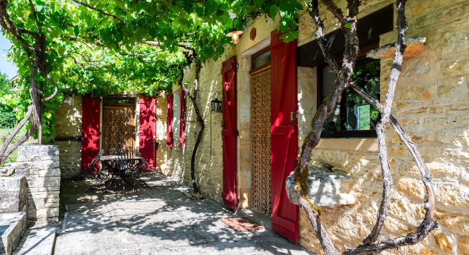 Secteur GOURDON - Ravissante Maison en pierre restaurée avec jardin arboré et piscine 