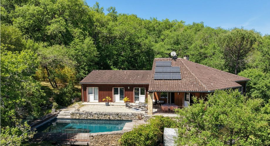 SECTEUR GOURDON - Au calme, Spacieuse Maison contemporaine avec piscine sur 1ha boisé
