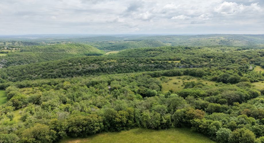 SECTEUR GOURDON - Charme et authenticité pour cet Ensemble en pierre sur 2ha60 avec vue panoramique