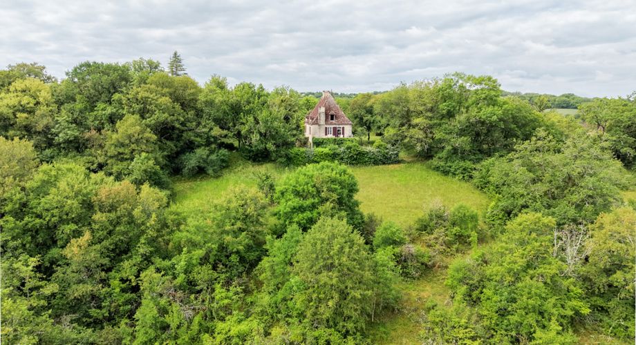SECTEUR GOURDON - Charme et authenticité pour cet Ensemble en pierre sur 2ha60 avec vue panoramique