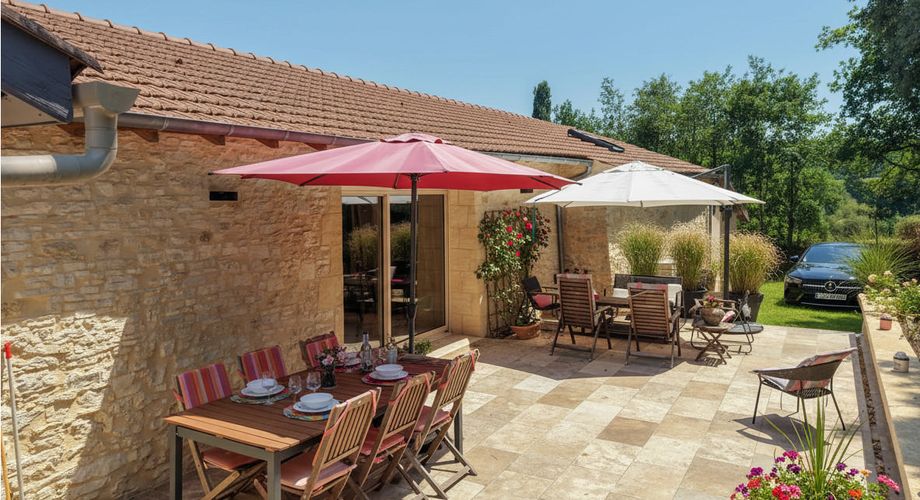 EXCLUSIVITE - SECTEUR CAZALS - Charme et authenticité pour cette Propriété de caractère restaurée sur 2251 m² arborés avec piscine