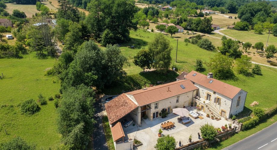 EXCLUSIVITE - SECTEUR CAZALS - Charme et authenticité pour cette Propriété de caractère restaurée sur 2251 m² arborés avec piscine
