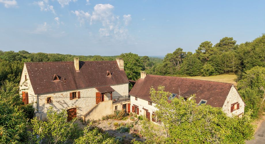 SECTEUR GOURDON - Spacieuse Propriété en pierre au calme sur 5ha46 de belle nature
