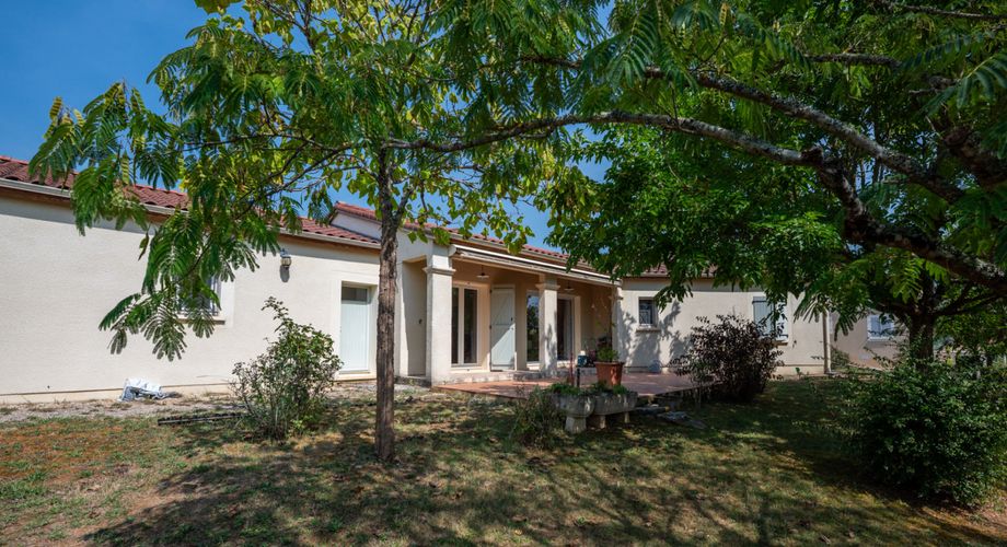 Secteur Cazals - Agréable Contemporaine de plain-pied avec garage sur 1057 m² arborés proche commerces