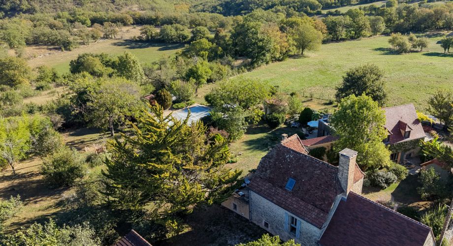 Exclusivité Secteur Gourdon - Magnifique ensemble immobilier de caractère avec dépendances, belle vue et piscine 
