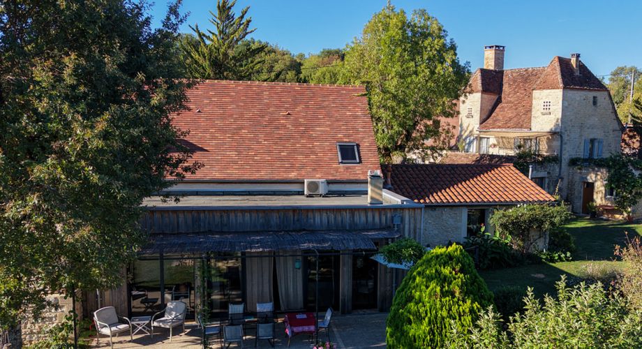 Exclusivité Secteur Gourdon - Magnifique ensemble immobilier de caractère avec dépendances, belle vue et piscine 
