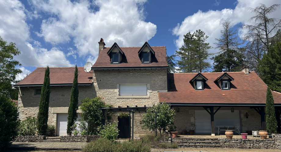 SECTEUR VILLENEUVE - Propriété de caractère avec dépendances