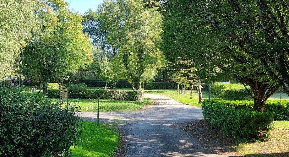 Village de gîtes avec terrain de Camping dans le LOT