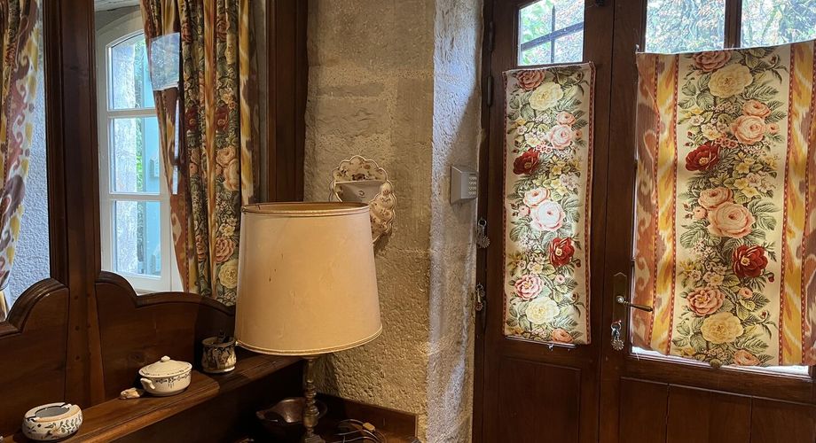 Propriété de caractère en pierre avec dépendances et piscine – SECTEUR LIVERNON