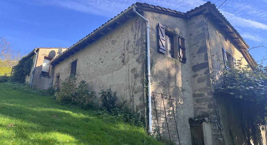 Maison et dépendances dans un cadre privilégié, loin des nuisances - SECTEUR FIGEAC