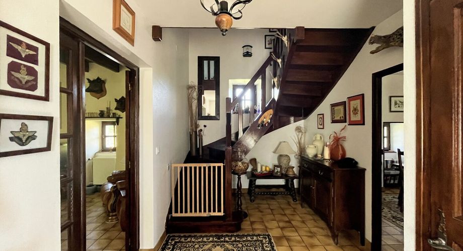 SECTEUR CAJARC - Maison de caractère en pierre avec garage, grand terrain, piscine et jacuzzi