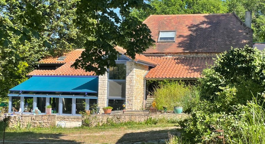 Propriété atypique de 17 hectares en Périgord Noir, au calme et sans voisin.