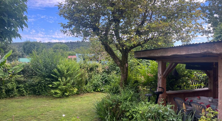  A Montignac-Lascaux, maison de plain pied avec jardin dans le centre de MONTIGNAC.