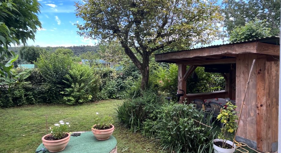  A Montignac-Lascaux, maison de plain pied avec jardin dans le centre de MONTIGNAC.