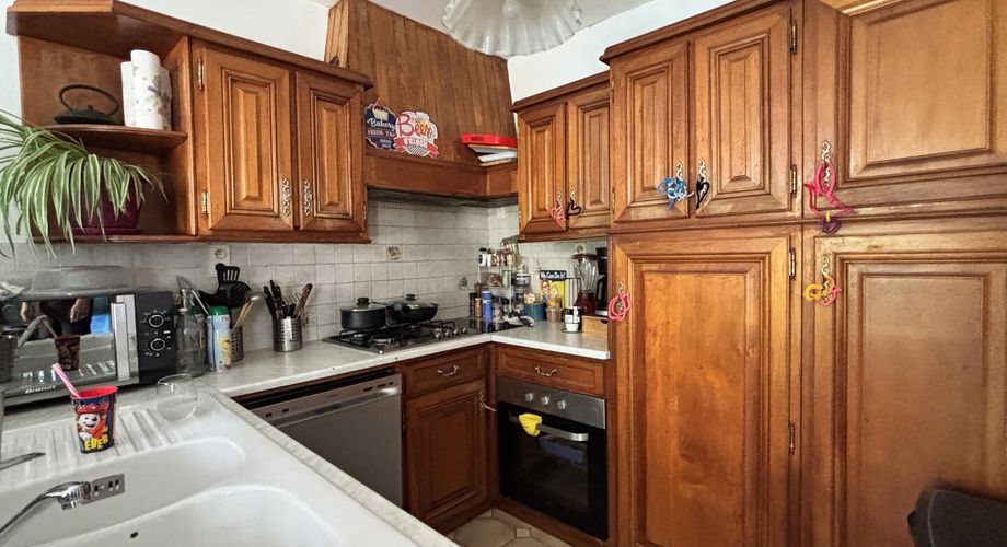 In Périgord Noir, investment property in Montignac comprising three apartments currently rented out.