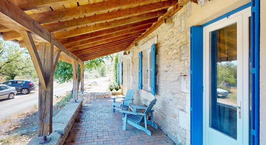 Au coeur du Périgord noir, charmante maison en pierre rénovée avec piscine.