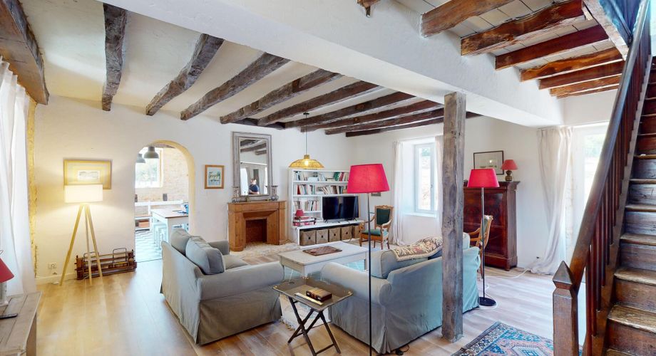 Au coeur du Périgord noir, charmante maison en pierre rénovée avec piscine.