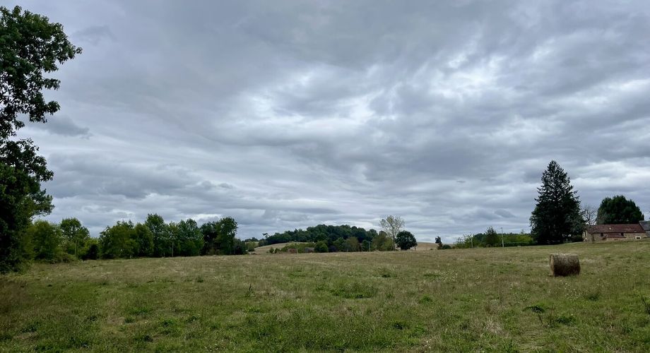 A vendre sur les hauteurs de la commune de Tamniès, proche de Sarlat, 9 lots de terrain à bâtir de belle superficie ( de 2500 m² à 6000 m² environ ), 18€ le m².