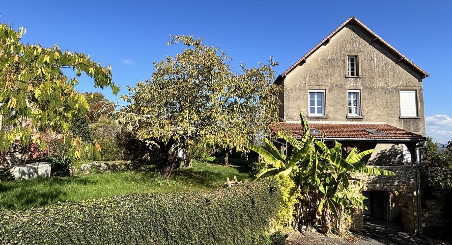 Au coeur du Périgord Noir, dans un très joli hameau avec une vue magnifique sur la campagne.