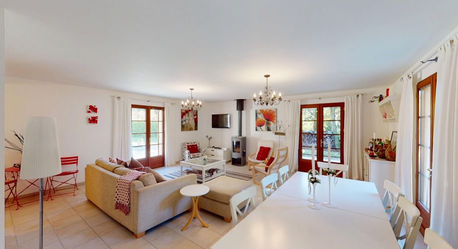 En Périgord noir, Superbe maison périgourdine avec piscine dans le secteur de Montignac-Lascaux.