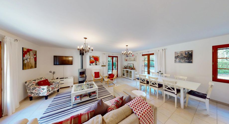 En Périgord noir, Superbe maison périgourdine avec piscine dans le secteur de Montignac-Lascaux.