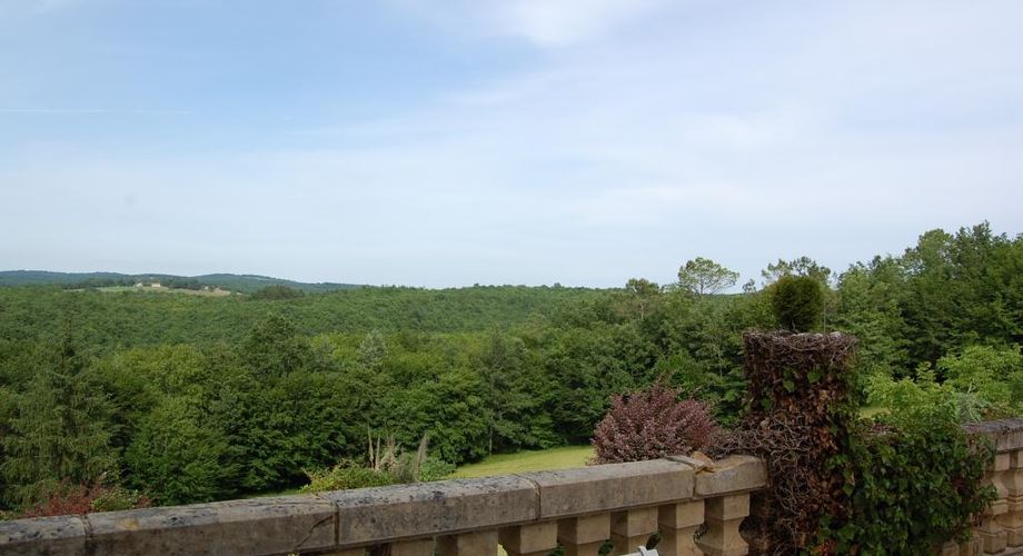 Belle demeure de caractère sur plus de 7 hectares en Périgord Noir. 