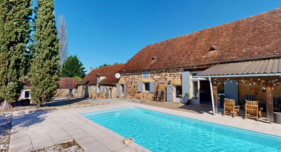 Région de Hautefort, Propriété de caractère, en campagne et sans voisin. Maison d'amis et piscine. 