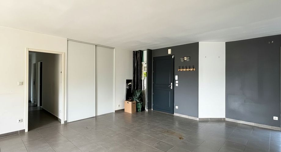 A Montignac-Lascaux, à 5 minutes du centre-ville, maison contemporaine de 150m² habitables avec piscine.