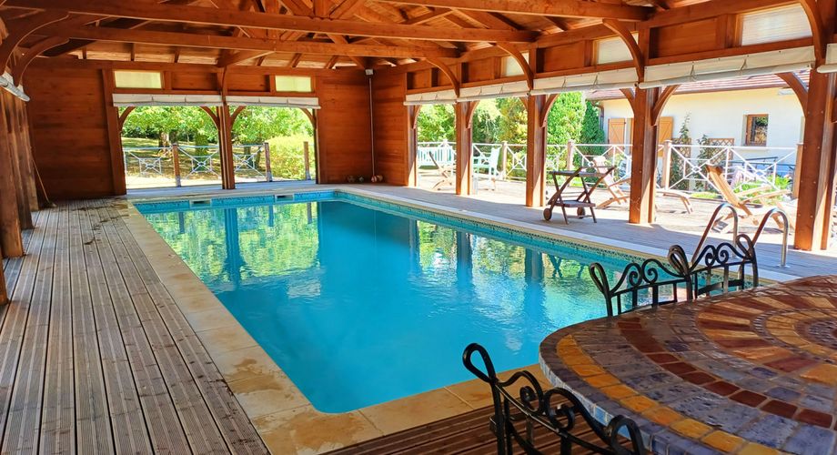Maison contemporaine 275 m² avec piscine à Terrasson-Lavilledieu sur environ 5000 m² de terrain.
