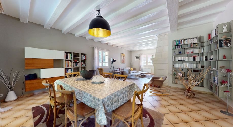 Maison contemporaine 275 m² avec piscine à Terrasson-Lavilledieu sur environ 5000 m² de terrain.