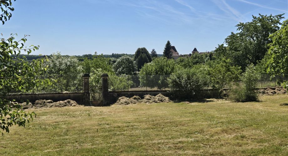 Belle maison de bourg avec vue, proche de tous commerces et services en Périgord Noir.