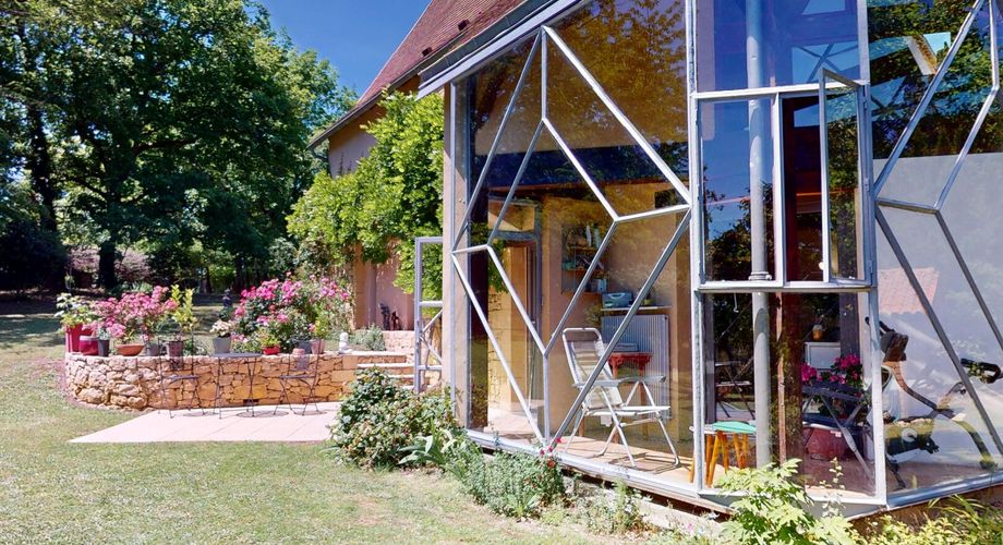 En Périgord Noir, sur les hauteurs de la Vallée de la Vézère, maison impeccable située au calme sans nuisance.