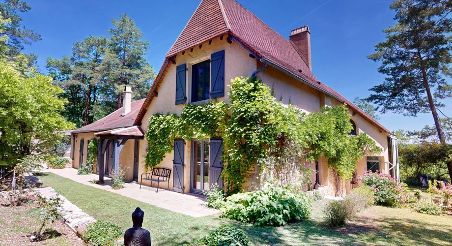 En Périgord Noir, sur les hauteurs de la Vallée de la Vézère, maison impeccable située au calme sans nuisance.