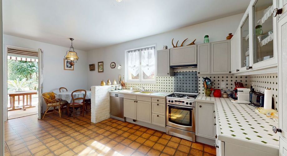Périgord Noir – Élégante maison avec piscine et jardin arboré à Montignac-Lascaux.