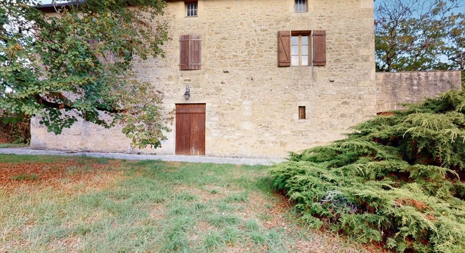 Propriété en pierre de caractère sur plus de 5 hectares – Périgord Noir