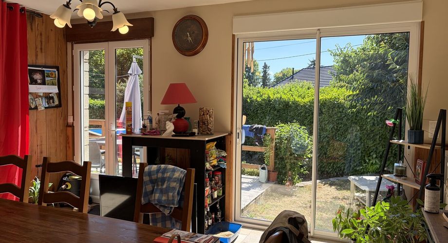 A MONTIGNAC, maison avec gîte sur terrain de 500 m² avec piscine hors-sol.