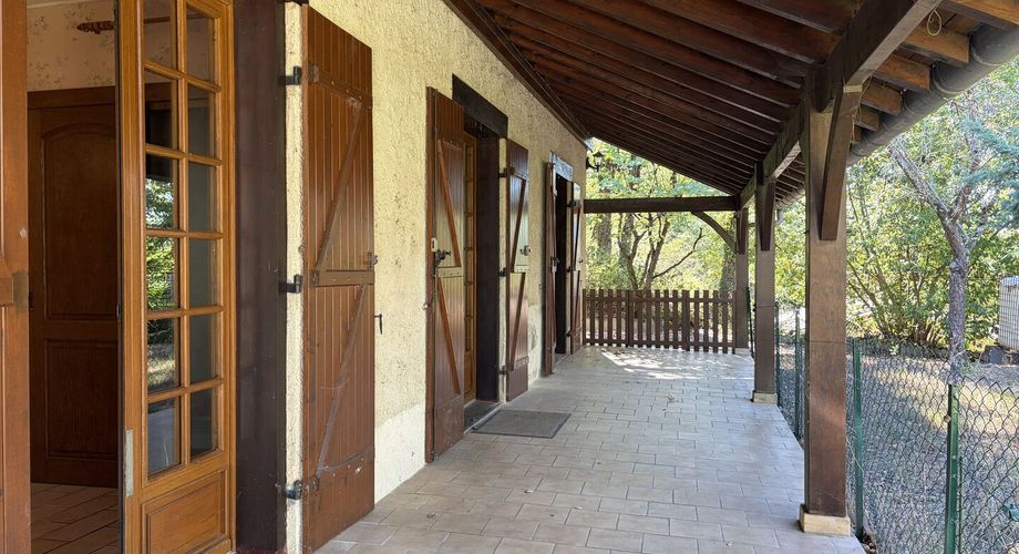 Maison au calme située à 2 mn du centre de Montignac-Lascaux.