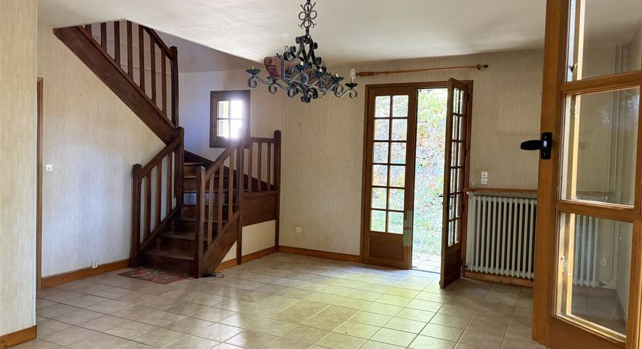 Maison au calme située à 2 mn du centre de Montignac-Lascaux.