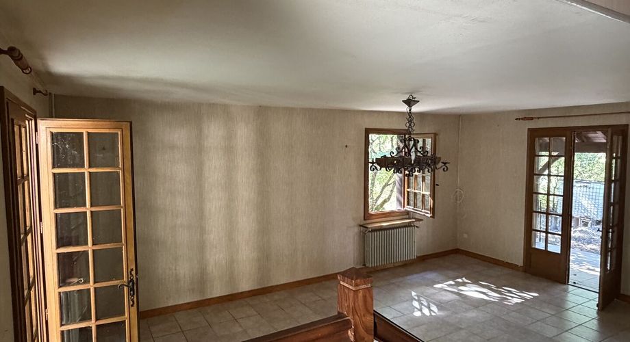 Maison au calme située à 2 mn du centre de Montignac-Lascaux.