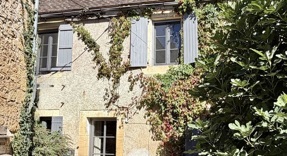 Maison de village authentique rénovée avec cour. 