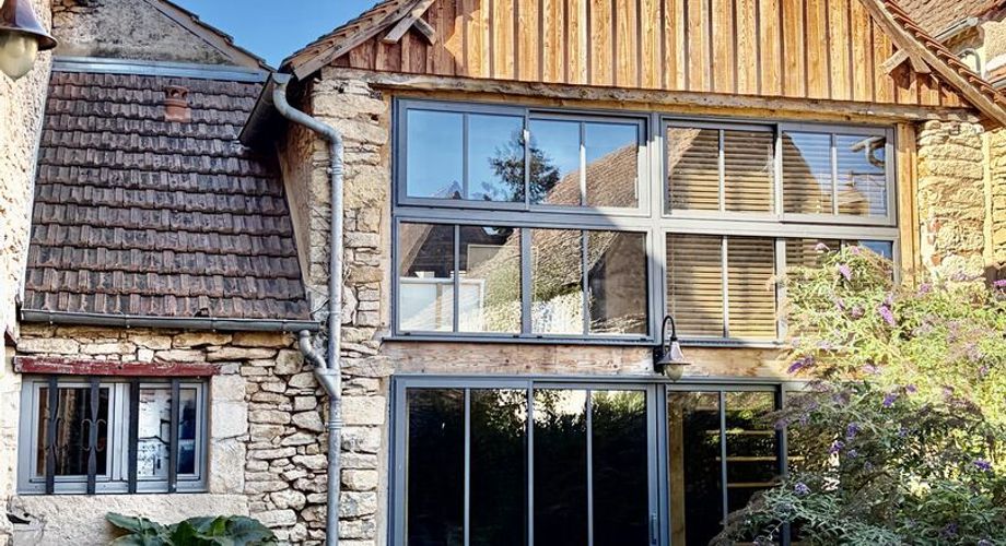 Maison de village authentique rénovée avec cour. 