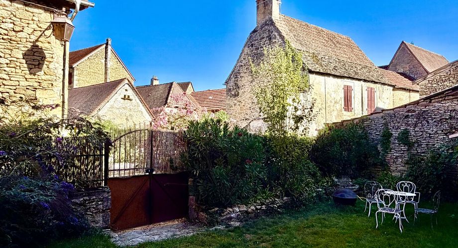 Maison de village authentique rénovée avec cour. 