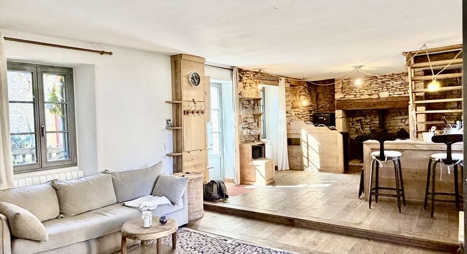 Maison de village authentique rénovée avec cour. 