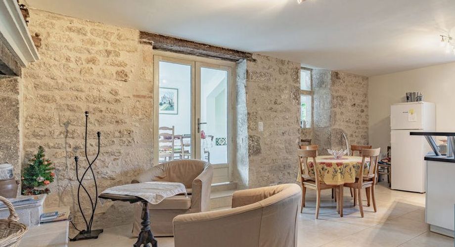 Région Montcuq - Propriété composée de 2 maisons en pierre avec environ 3 ha de terrain