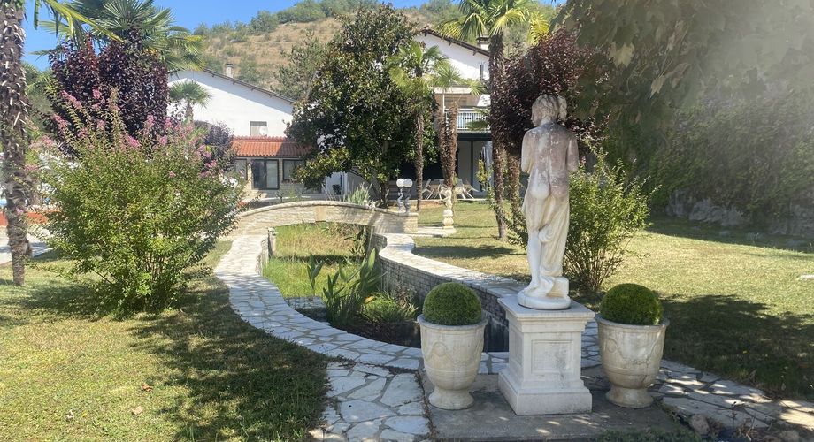 CAHORS : Belle propriété avec 2 maisons