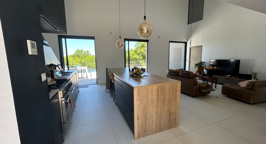 Proche Cahors. Maison  ultra contemporaine 