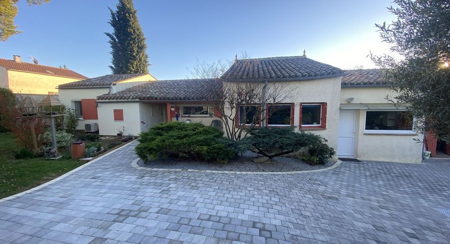PRADINES, DOUBLE-MAISON AVEC VUE SUR LA VALLEE 