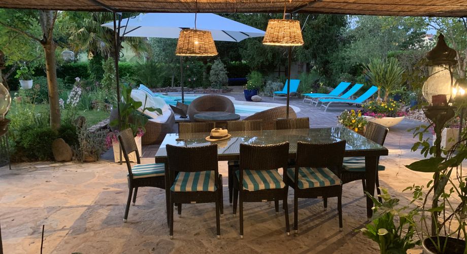   Cahors à 15 Mn propriété de caractère avec gite et piscine.