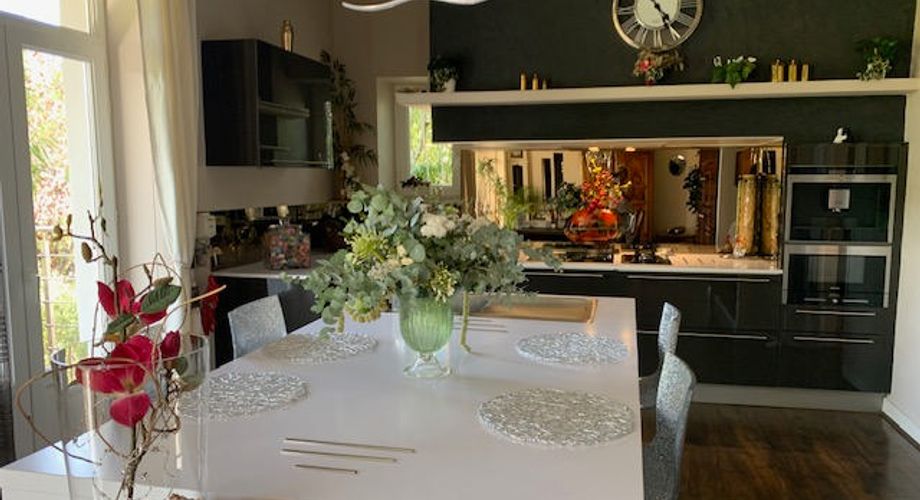   Cahors à 15 Mn propriété de caractère avec gite et piscine.