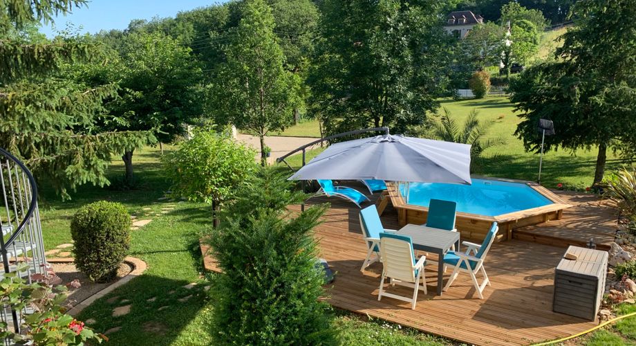   Cahors à 15 Mn propriété de caractère avec gite et piscine.